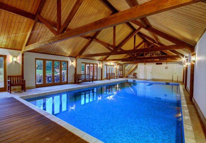 SHRIVENHAM Cleycourt Manor Pool
