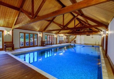 SHRIVENHAM Cleycourt Manor Pool
