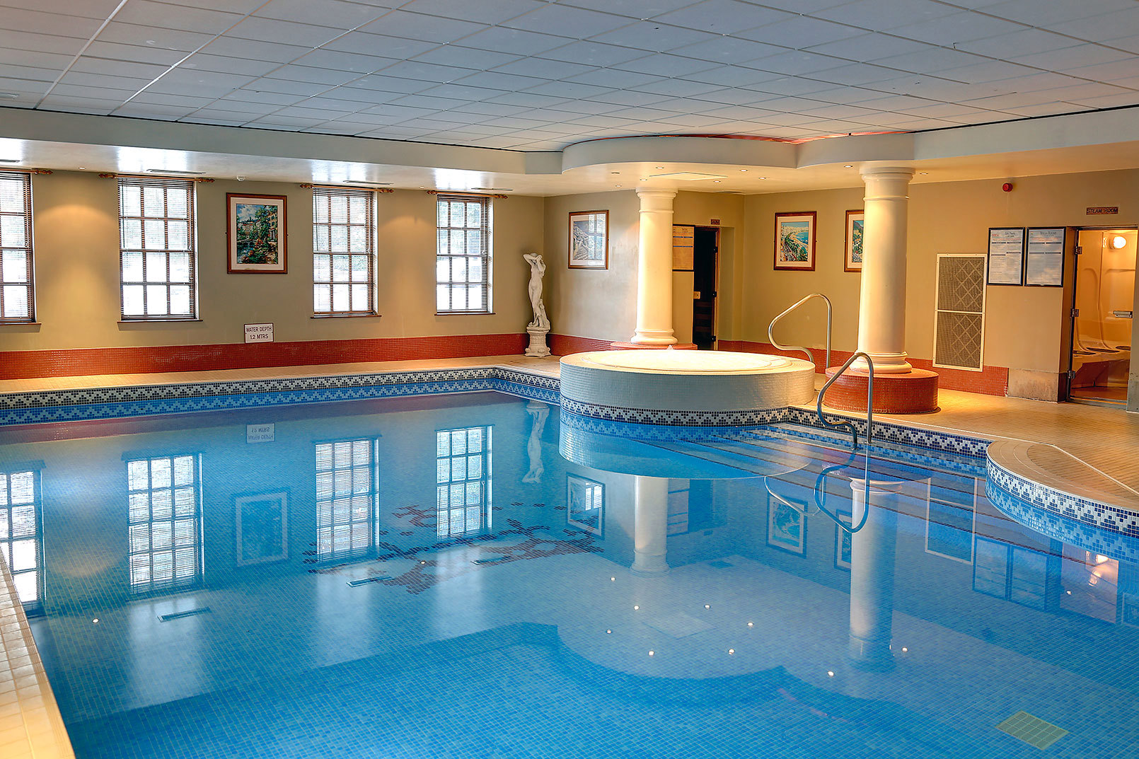 Crown Hotel Leisure 10 83682